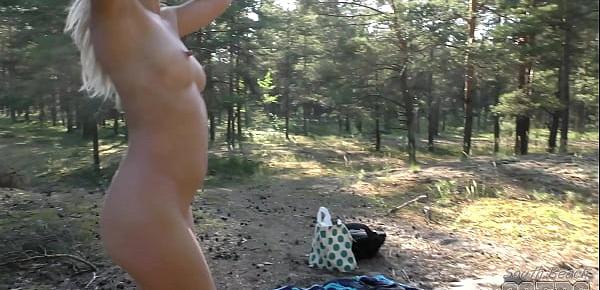 hot instagram model getting naked and playing with herself in risky place - public forest